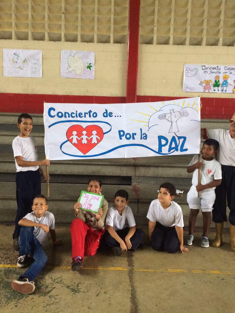irisarraiz's tweet photo. @FeyACoromoto #EnFamiliaporlaPAZ https://t.co/M0bj0GKU7J