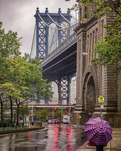 RinconesNY's tweet photo. El viernes amanece con suaves lluvias 
🗽☂️🌧☔️🗽
📍Brooklyn Bridge Park https://t.co/EweU6nyQeB