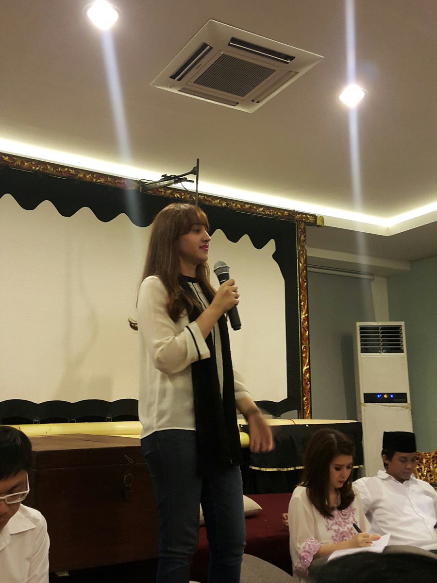 psi_id's tweet photo. "Saya gak dapat apapun di PSI selain satu hal: kebahagiaan memperjuangkan hak hidup orang banyak." @TsamaraDKI  #DiBasecampPSI https://t.co/i1Ufy8VP3g