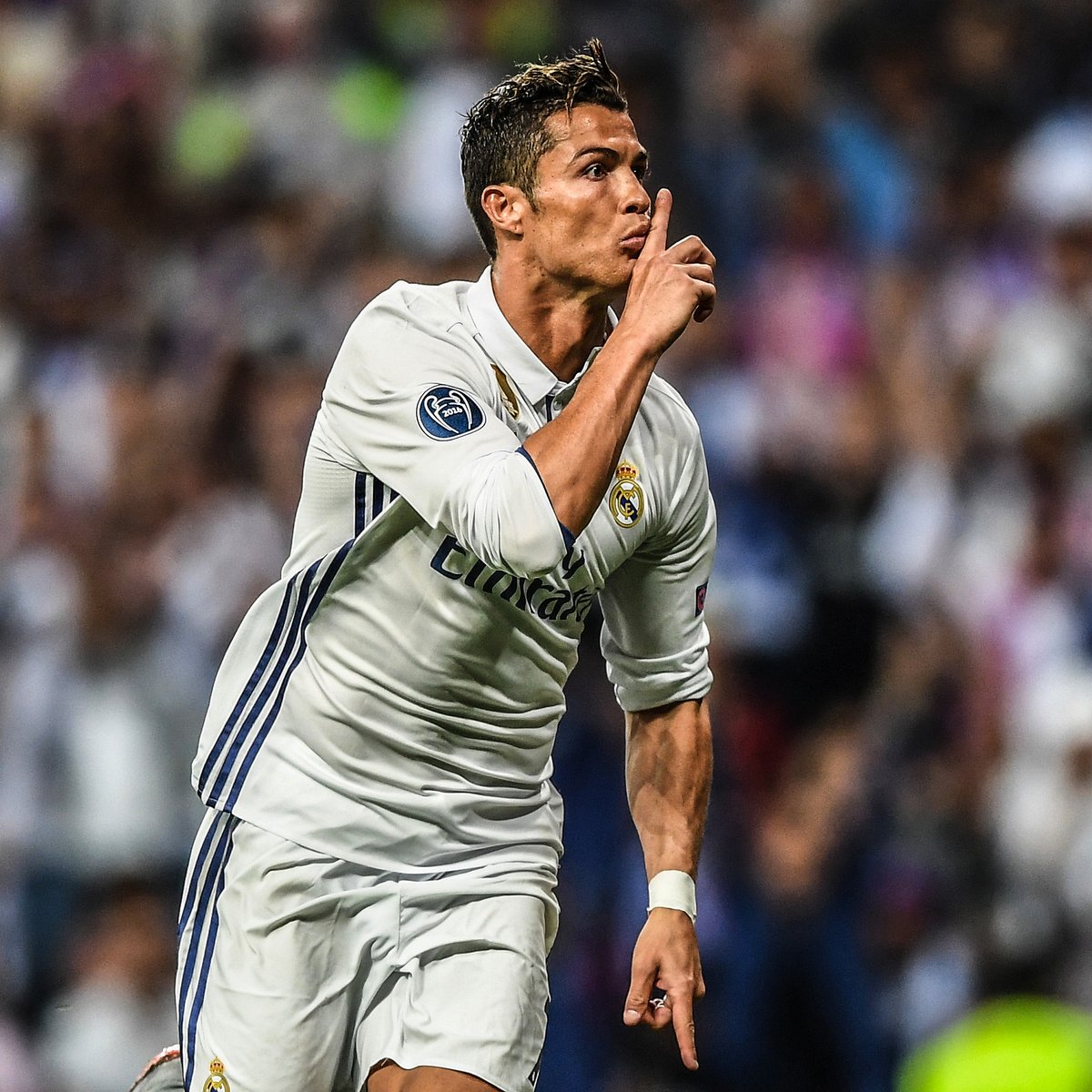 BleacherReport's tweet photo. Breaking: Cristiano Ronaldo wants to leave Real Madrid amid fraud allegations, @SkySportsNewsHQ https://t.co/Vgtk4sPRZT https://t.co/K9FamWpCly