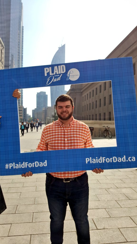 mattyplaid's tweet photo. More people winning burgers just for wearing plaid! We'll only be at Union Station until 10! #PlaidForDad https://t.co/PPUJTyGxii
