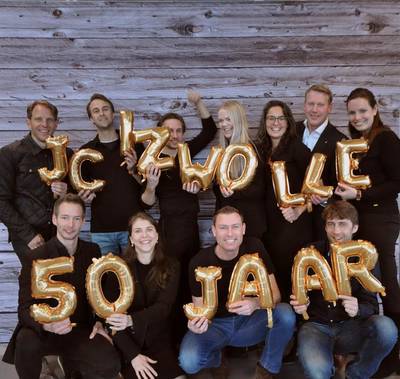 ds_Zwolle's tweet photo. Junior Kamer viert 50-jarig bestaan met Hanzebal: De Junior Kamer in Zwolle bestaat dit jaar 50 jaar en viert dat… https://t.co/HpXPrjsjqm https://t.co/6rDfWmrY8Q