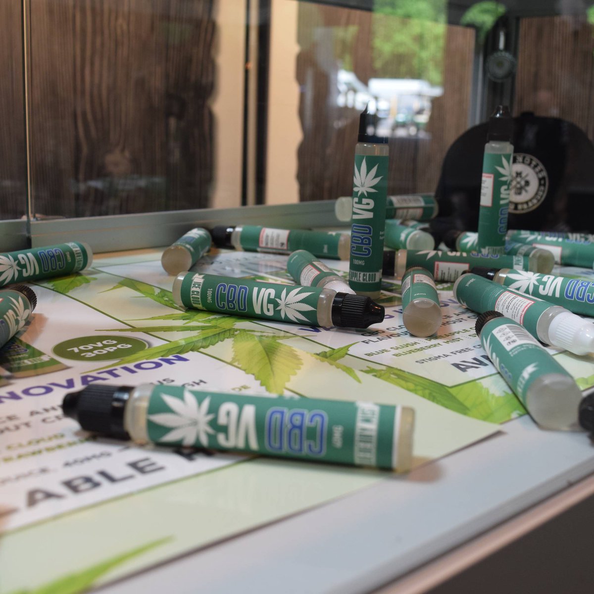 TMBNotes's tweet photo. Vape expo π¨
#ukvapeexpo #vape #vaping #ukvapers #ukvapefamily #vapelife #ukeliquids #DiyELiquid #VGPG #vapeon https://t.co/MxKB98bEt7