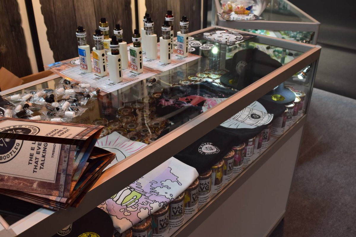 TMBNotes's tweet photo. Vape expo π¨
#ukvapeexpo #vape #vaping #ukvapers #ukvapefamily #vapelife #ukeliquids #DiyELiquid #VGPG #vapeon https://t.co/MxKB98bEt7