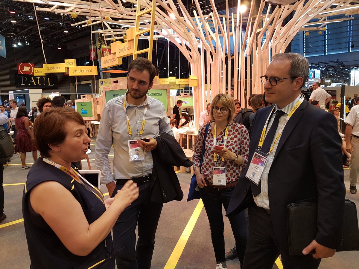 segohus's tweet photo. @paysdelaloire sur le stand de @GroupeLaPoste innovation digitale et proximité @VivaTech https://t.co/VxuFvrr4qo