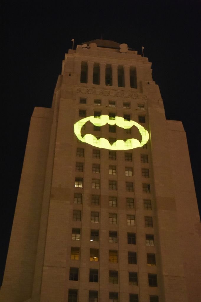 Shae2150's tweet photo. To honor late actor Adam West, the famous bat signal lit up Los Angeles last night. #j2150f https://t.co/XvL1iOm8KI