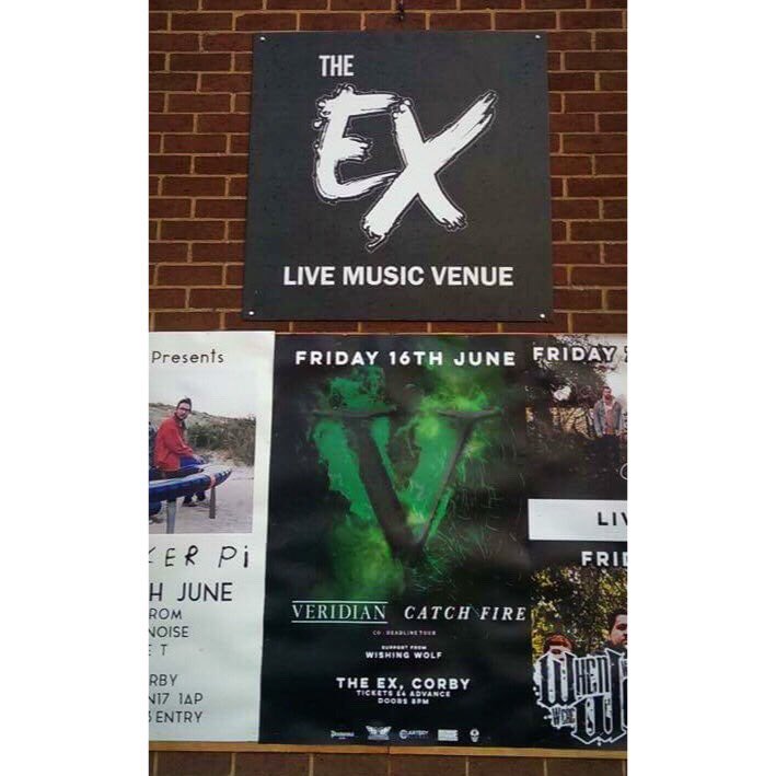 VeridianUK's tweet photo. @TheExCorby tonight with @CatchFireUK Come get it! 💐💚 #40826D https://t.co/Taac5MyRcA