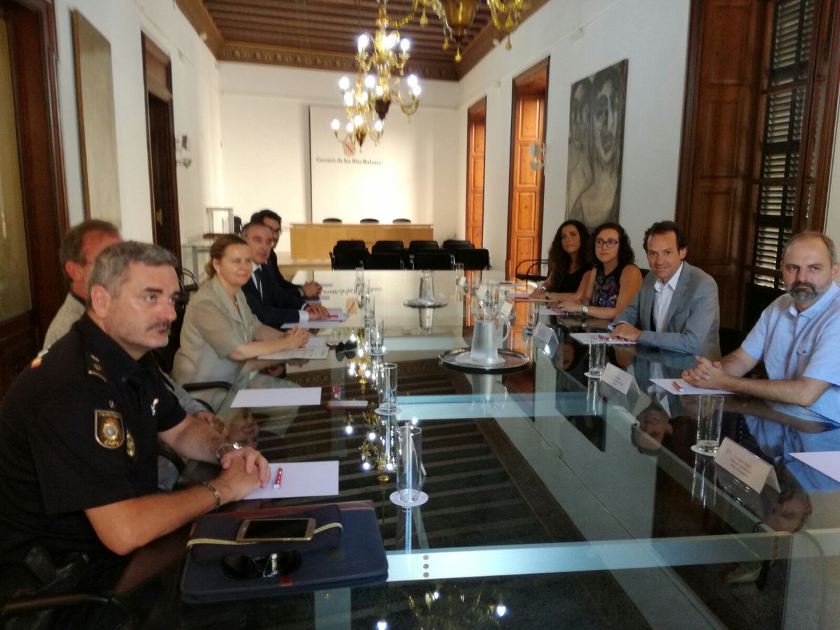 Feina coordinada entre les institucions i Aena per millorar la gestió del trànsit i facilitar accés a Son Sant Joan