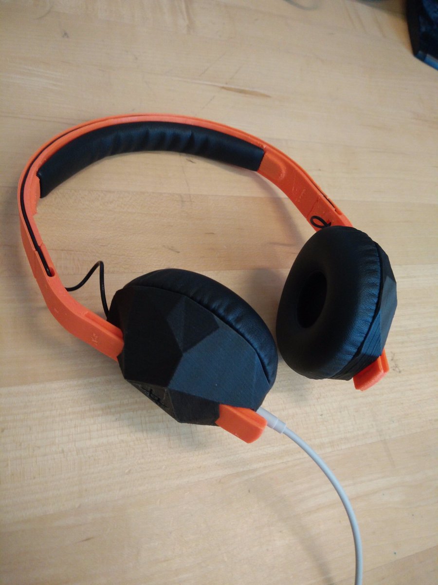 Biological_Mike's tweet photo. Finished putting together my @printplus_diy headphones in Orange PETG and @Proto_pasta CF-PLA! Looks amazing, sounds even better 🎧 https://t.co/gFSZvTg5HG