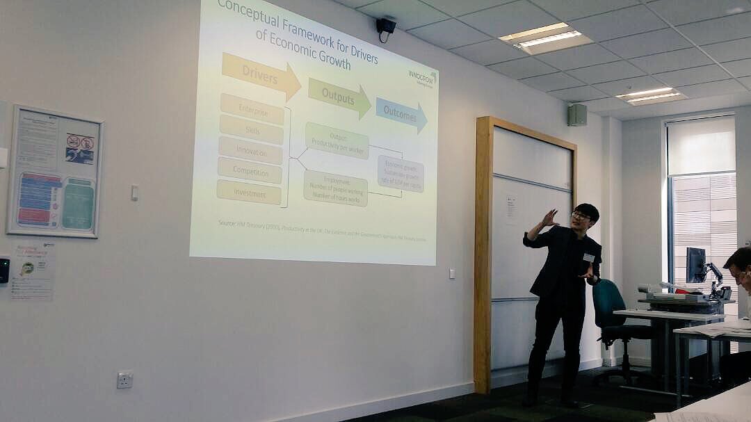 OakPattanapong's tweet photo. Presenting part of the @INNOGROW_EU project at the #REC15 conference https://t.co/FnREWehawv