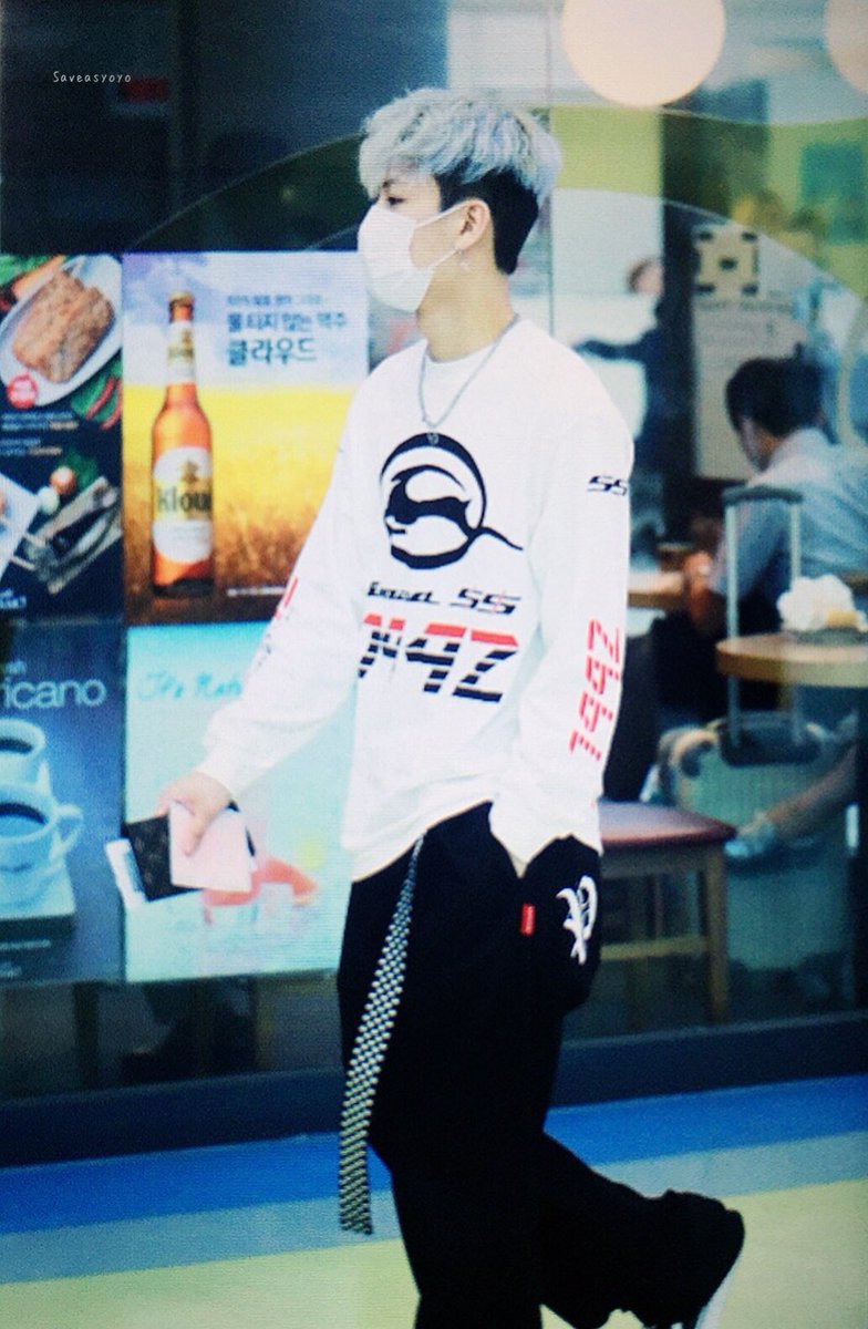 saveasyoyo's tweet photo. 170616 GIM >>TYO
Yes, you deserve a thumb up for everything 👍🏼👍🏼
#yunhyeong #윤형 #송윤형 https://t.co/aZRASj7arF