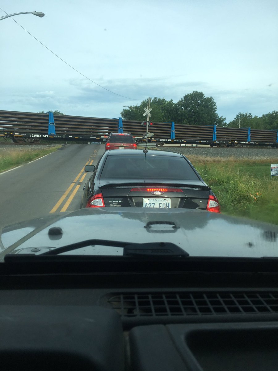 KansasRandy73's tweet photo. pass me on a city street then get stopped by the same train hahahaha #instantkarma #baddriver #ilaughatyou https://t.co/asb345rdrB