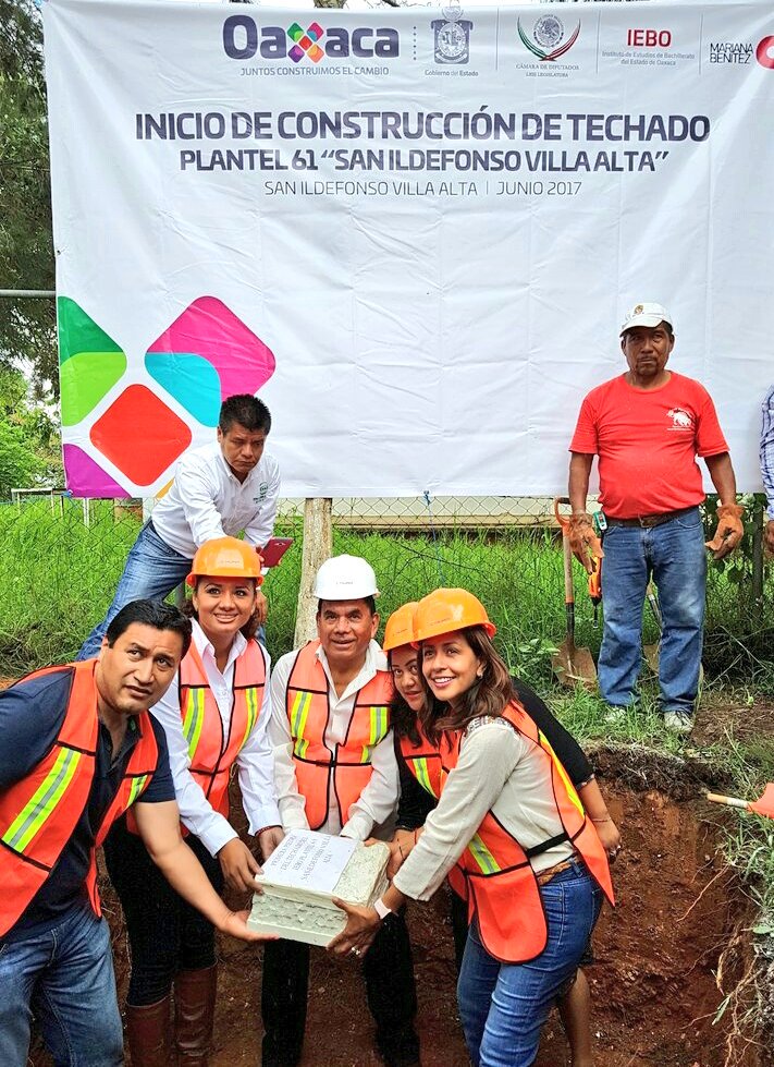 IEBO_GobOax's tweet photo. Con apoyo de los Dip. Fed. @marianabenitezt y @Candido_Coheto, se inició la obra de #TechadoDeCancha del #Plantel061, invirtiendo 1.7 MDP. https://t.co/qycwD5LAk6