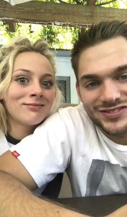 bestofspraybae's tweet photo. facebook live with her sister ! https://t.co/t4wS5B7L3w