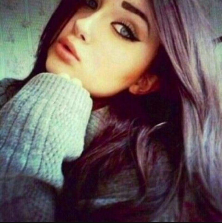 ابـتسم 🙂
فأبتـسامتـڪك إمـا ان تـدفىء قـلوبهم 
او تُـثير غـضبهـم ، ⚡️💭
وفـي الحالتين انـت الـرابـح 🌸