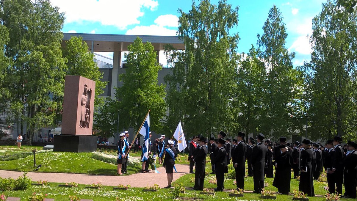 Katriinamielone's tweet photo. Oli onni olla osana tätä upeaa kulkuetta @UniLUT https://t.co/tUhjYPydYv