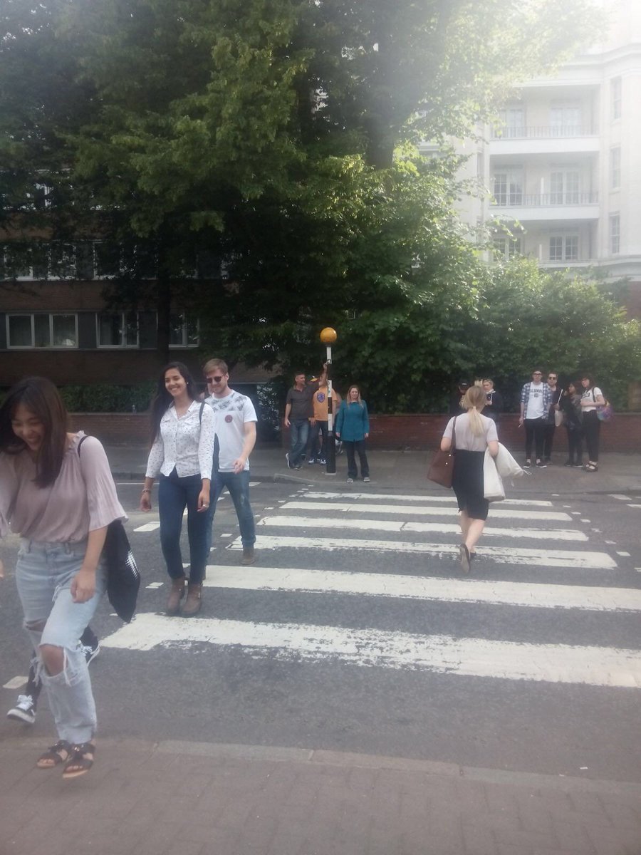 Delfinschool's tweet photo. Some pictures of our #Students during the Musical #London Walking Tour! #delfinlife #delfiners https://t.co/U873Nz8rS7