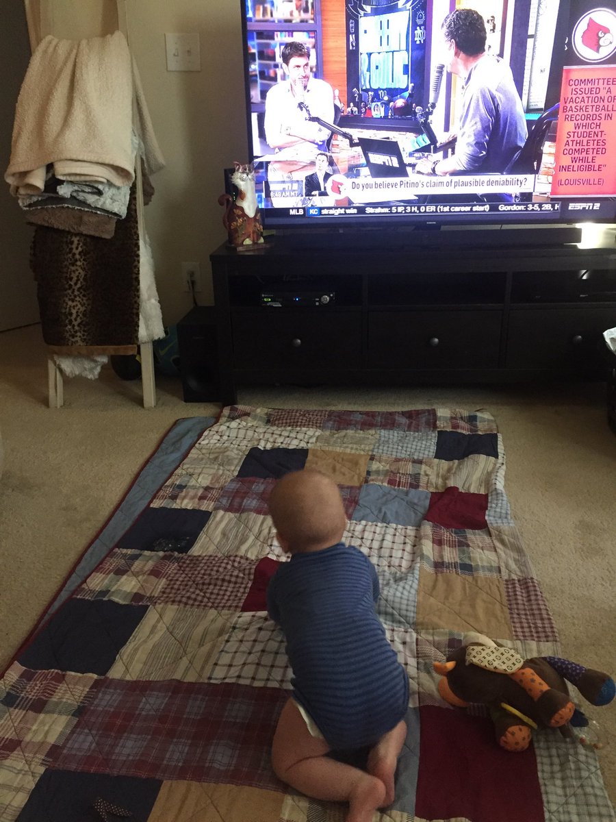 omaha_402's tweet photo. @Espngreeny @MikeAndMike @espngolic Daily routine of watching his favorite show!! https://t.co/JhbQa9TVdO