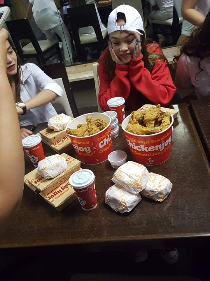 ACnaticsFUNmily's tweet image. TGIF
Watch out for @BonifacioAc new dance cover soon #jollibee #bestgravy#chickenjoy
#keepsmiling
#dancingisfun

-lellla