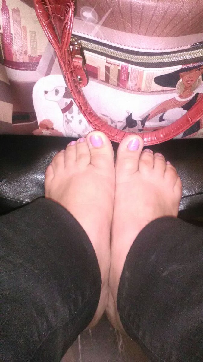 LindosPiesMEX's tweet photo. Y huelen delicioso!!!  👣👣
@crazyforfeet @MonicaGolosa
#pieslindos #BellosPies #pies
#sexysandals  #sexyfeet #fetichedepies #fetiche #fetish https://t.co/V03lBpSZAw