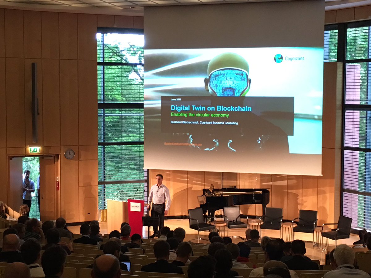 COGNIZANTde's tweet photo. Vortrag von Burkhard Blechschmit @COGNIZANTde über Digital Twins während der #D2017 https://t.co/0oqN5Qjw2g