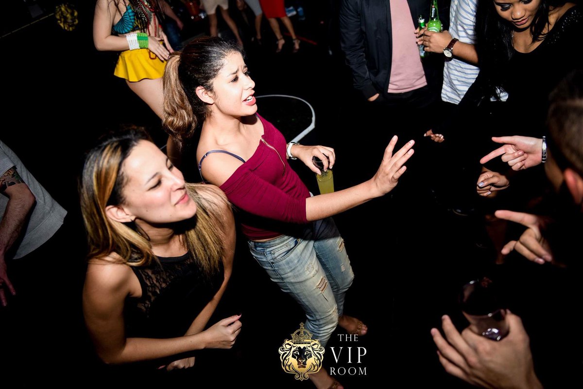 ONYX_Urban's tweet photo. #VIPRoomFridays https://t.co/p0Ais2pAeK