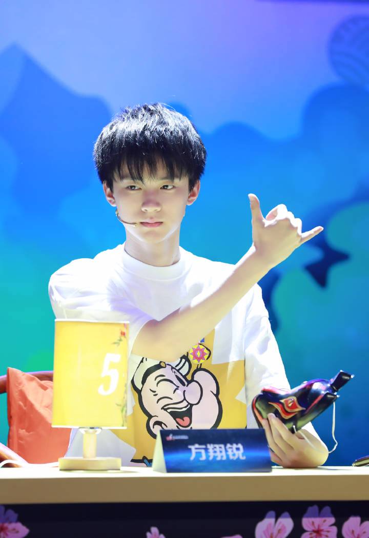 YiAnMusicClubTH's tweet photo. 📷 l 170616 易安中学多媒体中心 weibo update #FangXiangRui https://t.co/UPtbuGvpvW