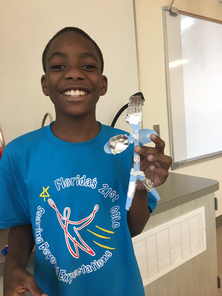 BonitoAngie's tweet photo. 21st century students create sculptures inspired by Anne Carrington. #TCSsummerschool https://t.co/uTjh7BHpOn