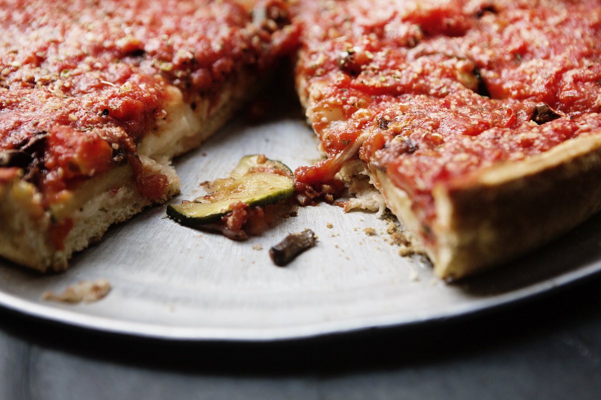 PiCincinnati's tweet photo. Hi, my name is BERKELEY. It's slice to meet you: 
mozz, zucchini, mushroom, red pepper, kalamata, onion, garlic. https://t.co/OmqPICIavH