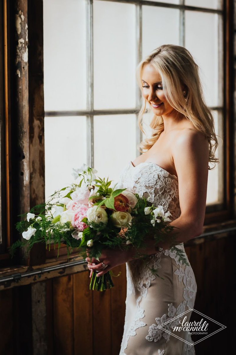 A window-lit portrait during the harshest light of the day makes me happy. #classicwedding #weddingstyle #weddingbouquet #windowlight