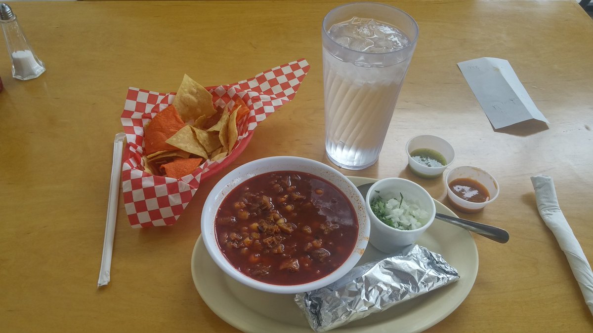 artgarcia_pmp's tweet photo. @xoxo_abrii_ @aaanairaaa Spicy RED #menudo from #LosBailitos #Loop1604 & #CulebraRd #Fantastic #salsabar & fresh #corntortillas!#Picoso #Horale #SAFoodie #SATX https://t.co/YaoXHTi6Wc