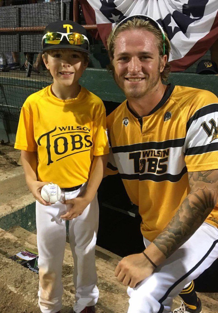 waylon_jennings's tweet photo. Too adorable not to share @Cole_Hinnant #RollTobs https://t.co/QnONDvHo9P