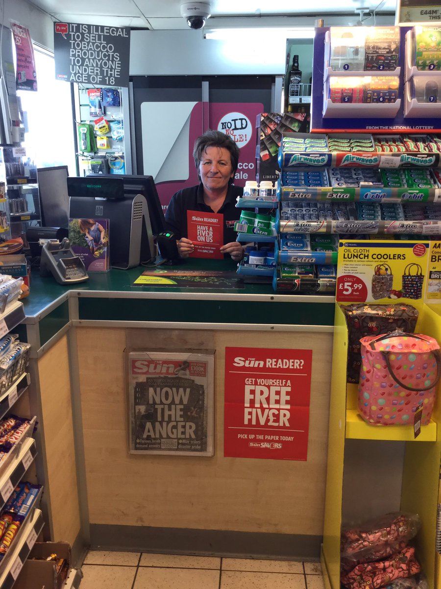 Sam_NewsUK's tweet photo. #Hythe BP loving the new #sunsavers and the fact you can link it in with Sun holidays! ☀️☀️ https://t.co/mUFlMJVS0z