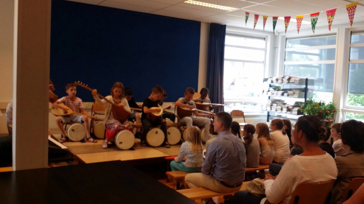 obsDePionier's tweet image. Muziek maakt school, knappe kinderen en mooie muziek! Toppers👍🏽🎹