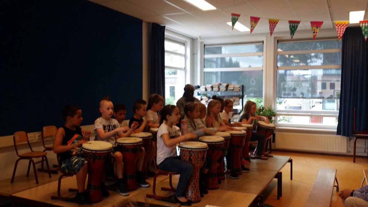 obsDePionier's tweet image. Muziek maakt school, knappe kinderen en mooie muziek! Toppers👍🏽🎹