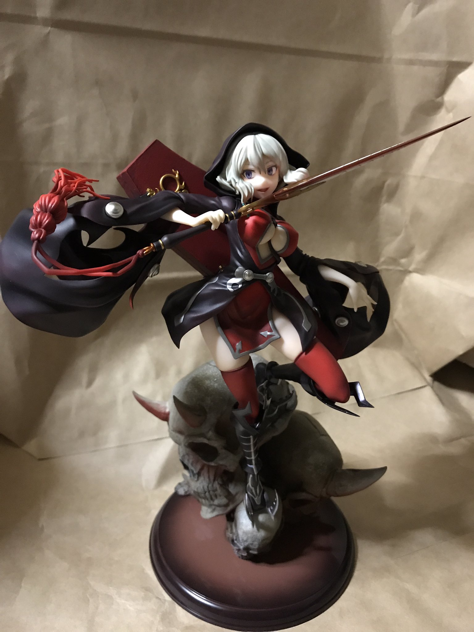 ノブゆ ということで良くも悪くも作品に思い出はあるし 大半は悪い方 キャラは好きだし 造形はかなり良いし 雰囲気的に突然発売中止とかしそうとか思ってたけど ちゃんと発売したので買ってきました 婁震華 ローチェンファ こと通称ローさん T