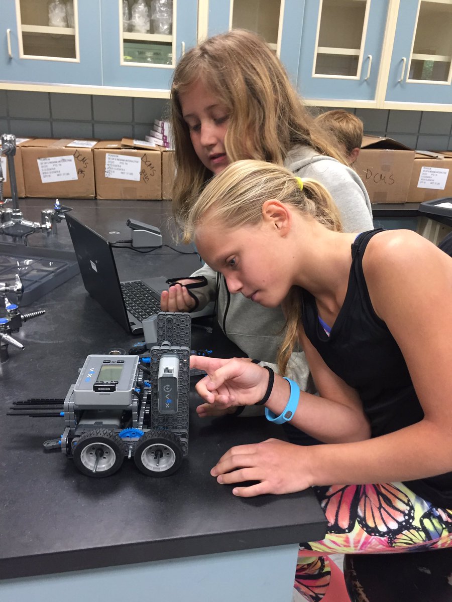 We've had another exciting week working on our robots! <a href="/DCESOracles/">DCES</a> #summeristhebest #robotsarecool #oraclepride