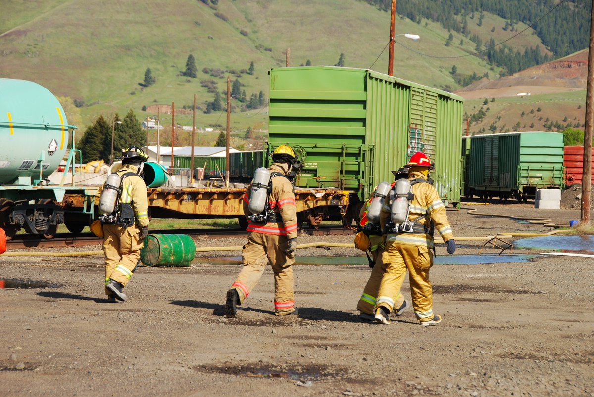 SpillCenter's tweet photo. Instantly Report And Manage Incidents - Learn how here: https://t.co/repVptacCh #SpillReporting #SpillSafety #SpillCompliance #HAZMAT https://t.co/CeIKPBBO1R