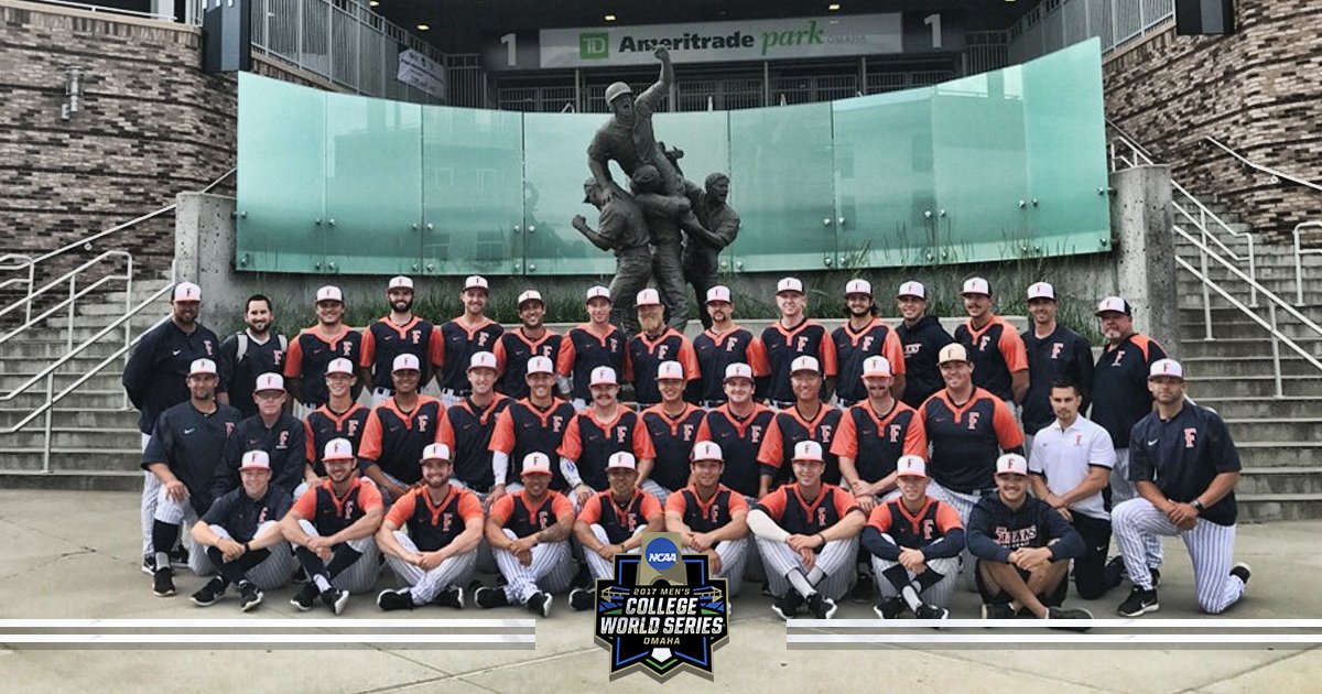 NCAABaseball's tweet photo. 2017 Cal State Fullerton Titans

#CWS https://t.co/6RwNYgek7t