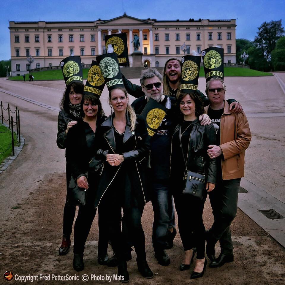IanHunterRocks's tweet photo. Fred & The Hatpeople in Oslo! #IanHunterRocks #IanHunter #HatPeople #HatPeople2017 #RockParty #RockNroll #OsloRoyalPalace #Oslo2017 #Oslo https://t.co/pgLakqVEiL