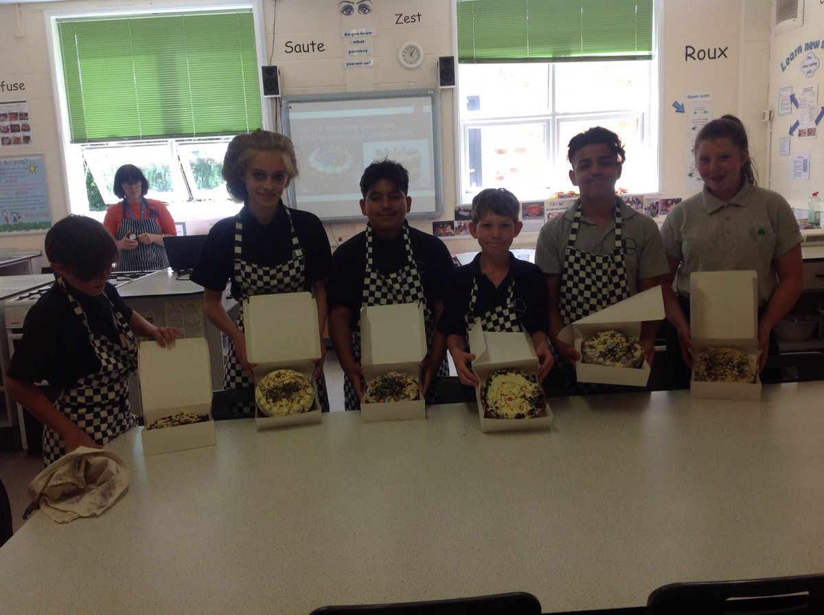 RowansCooking's tweet photo. All are proud of their cooking skills#Victoria sponge cakes...looking good! https://t.co/DqBiicuZXD
