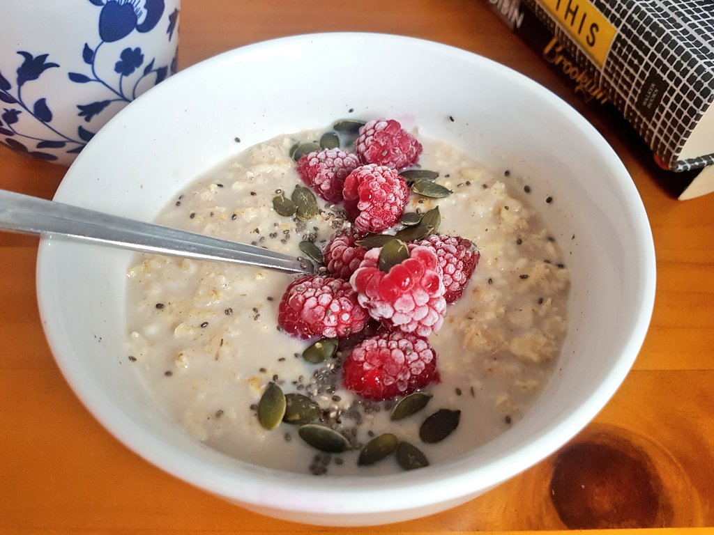 My porridge obsession is reaching new heights... still reminiscing about breakfast... #foodyoulove #plantbased