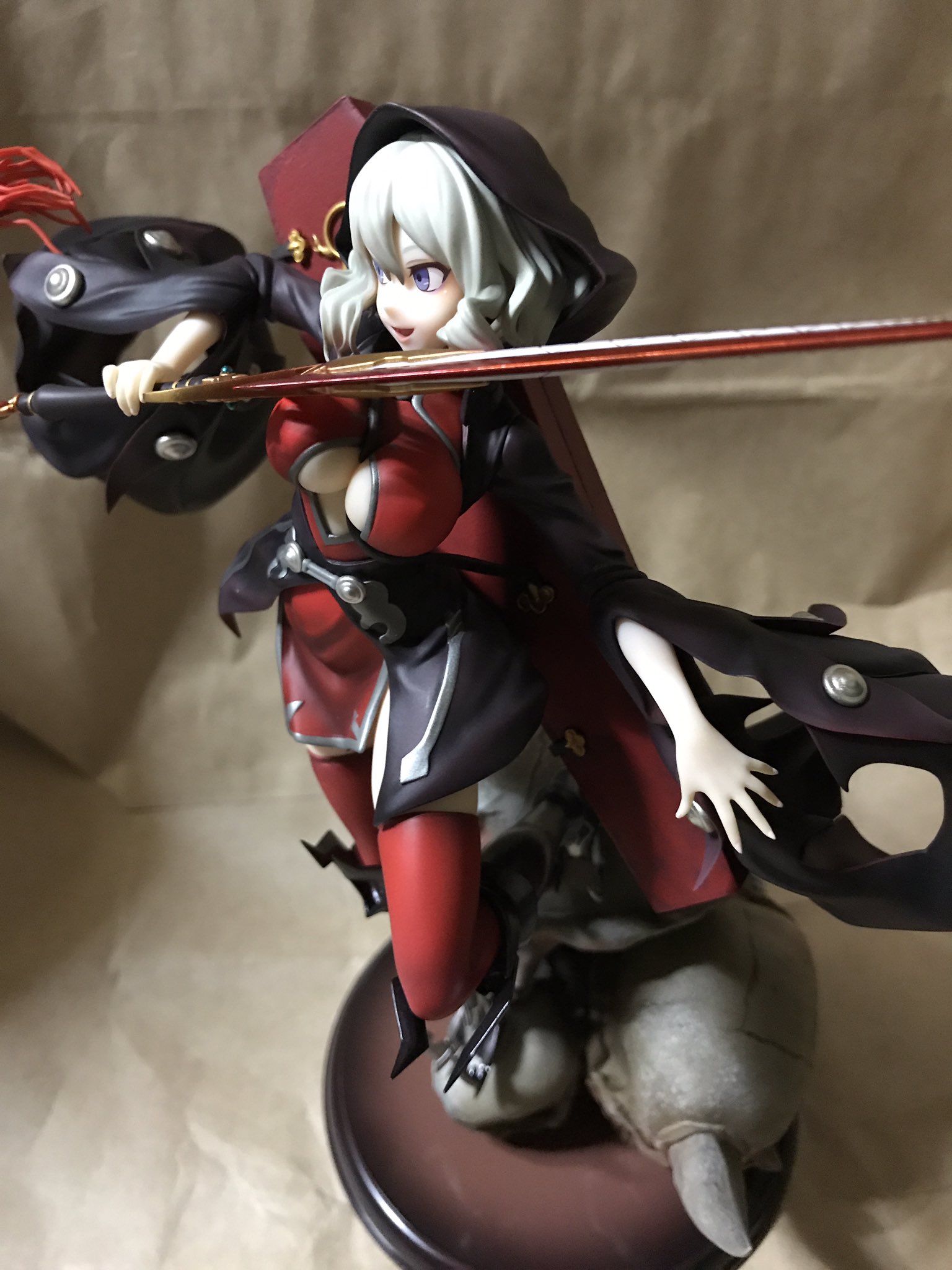 ノブゆ デザインはアニメ版 どこから見ても雰囲気完璧で 特にフードの形の 具合がよく再現されてて素晴らしい 造形の人はよく研究してるなぁと 感謝しかない 3