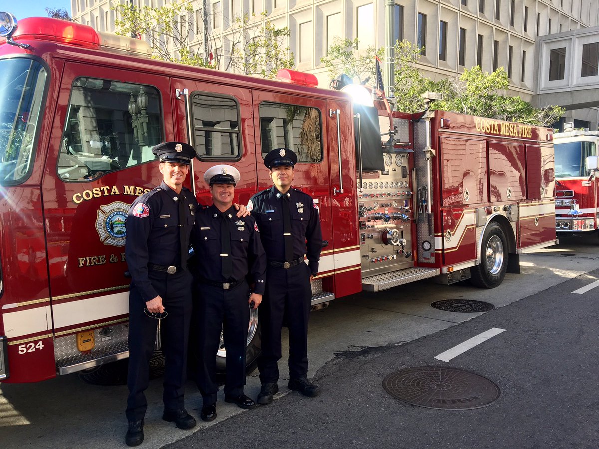 JBA_LA's tweet photo. Firefighters from all over California lining up to pay their respects to fallen #LAFD Firefighter Kelly Wong. https://t.co/xkHhZ7qlHq
