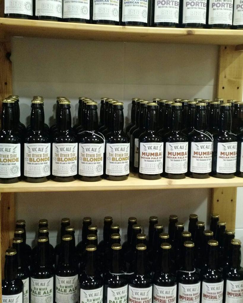 Novetats de @vicbrewery a la botiga! #porter #ipa #imperialstout #paleale #americanwheat #sants #barcelonacraftbee… ift.tt/2sxhU30