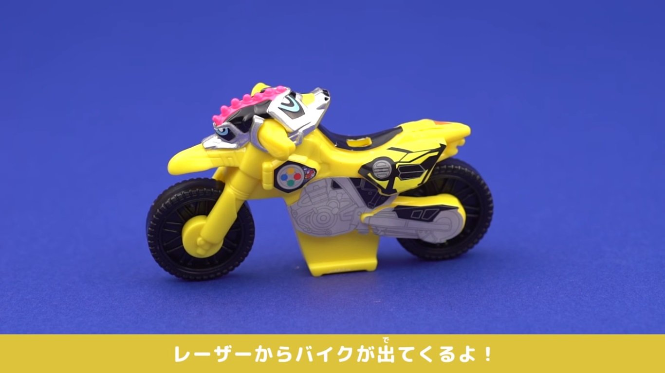 音速の騎士 仮面ライダーエグゼイド ハッピーセットのレーザー 形状おかしいだろっ 怒 と思ったらレベル1からレベル2への可変という超絶ギミック採用に衝撃 ﾜﾛﾀw エグゼイドのハッピーセット始まってるので今週末はノリに乗ってマックへgo T