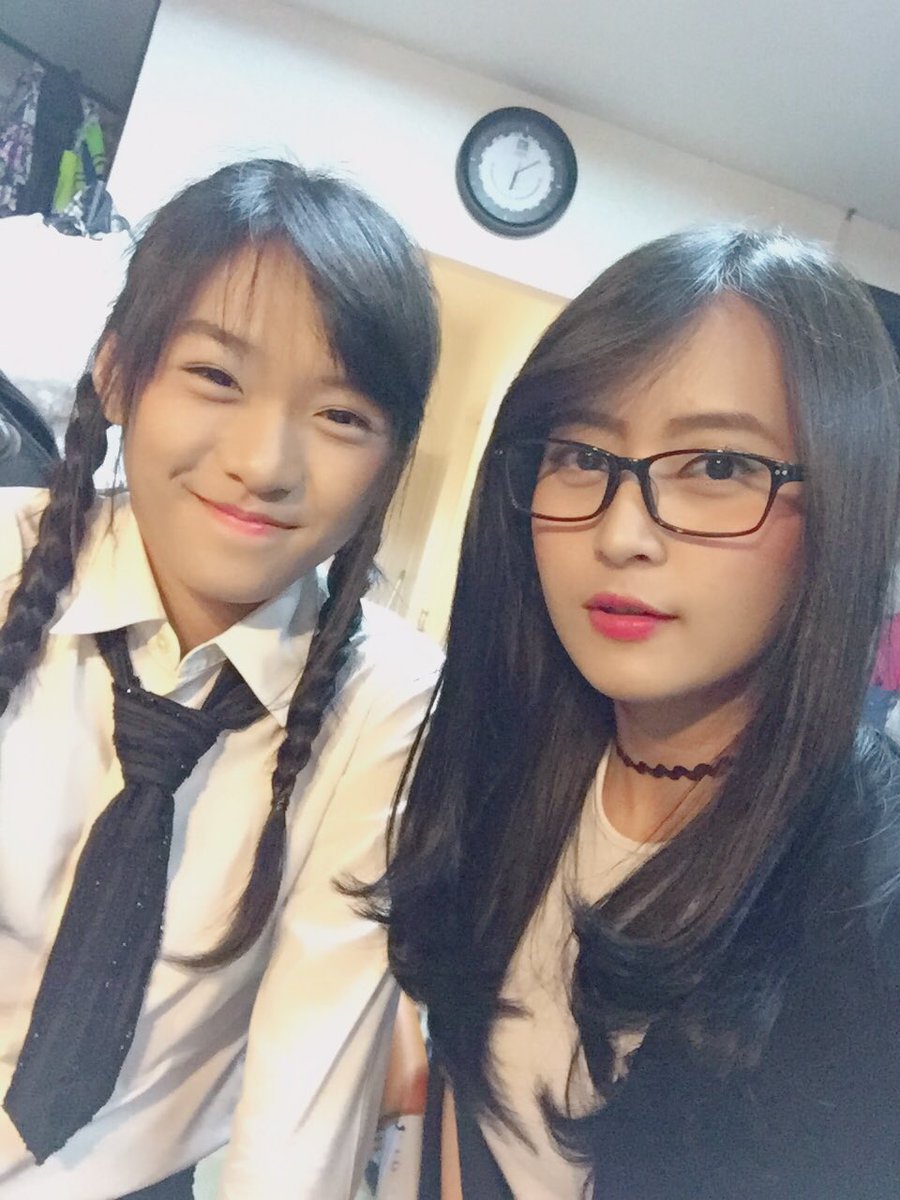 nananat96's tweet photo. Terimakasih hari ini ^^ ibu guru foto sama si selin wkwkwkw 
Umur tidak bisa di bohongi ahahahaa 😅😅😅 https://t.co/pXBTIxmKSx