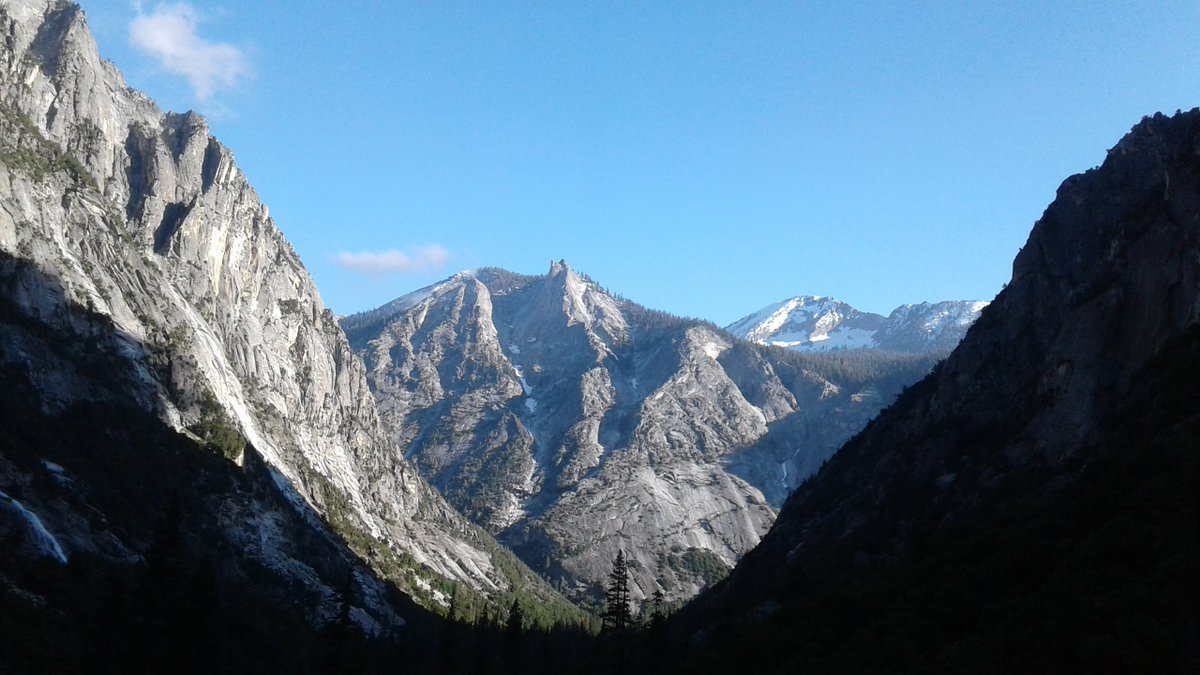 illya__v's tweet photo. The raging #mistfalls in Kings Canyon National Park, CA. 2 pics on the Mist Falls Trail #seki #sierra #nature #optoutside #kingscanyon https://t.co/WyNNiE4J9x