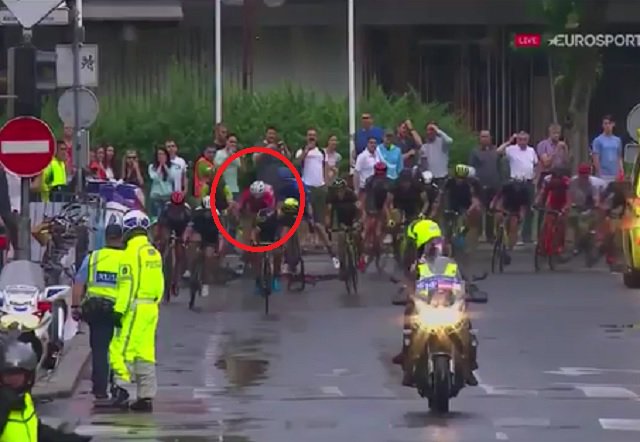 CyclingTodayEn's tweet photo. Androni cyclist bunny hops crashed riders and sprints for the win (video) ---> https://t.co/L50PhOObQq
#Palini https://t.co/FemsgEDcNK