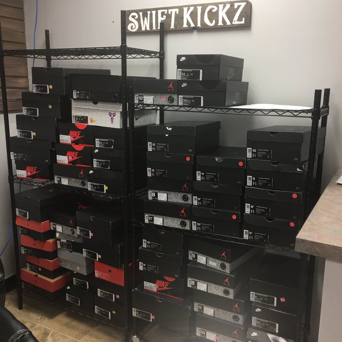 Swiftkickz1's tweet photo. 🗣we buy sneakers https://t.co/CscHsFulun